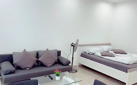 Queen Apartment 4P Wl